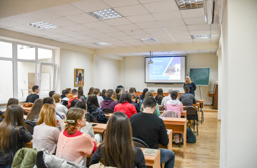 A Pécsi Egyetem tanárainak szakmai látogatása a filológia tanszéken a Makovecz program keretén belül