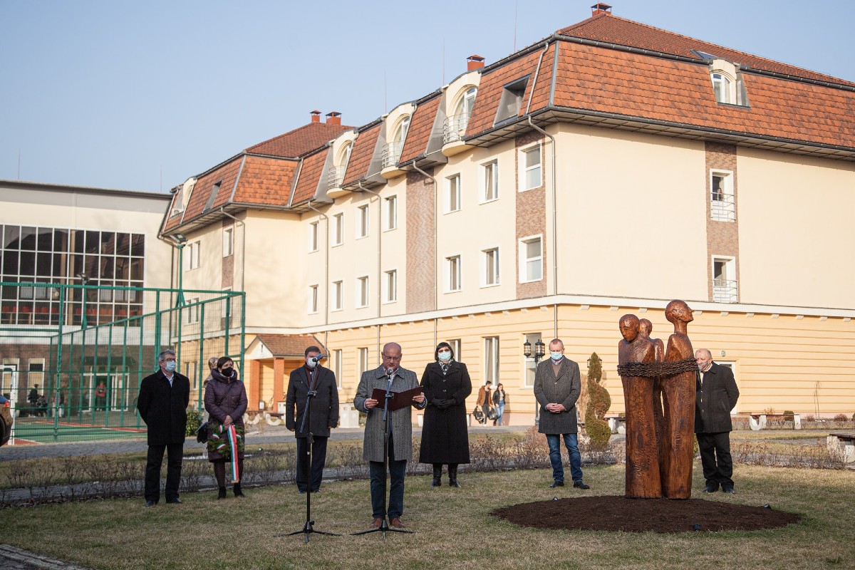 Felavatták a kommunizmus áldozatainak emlékművét a Rákóczi‐főiskolán